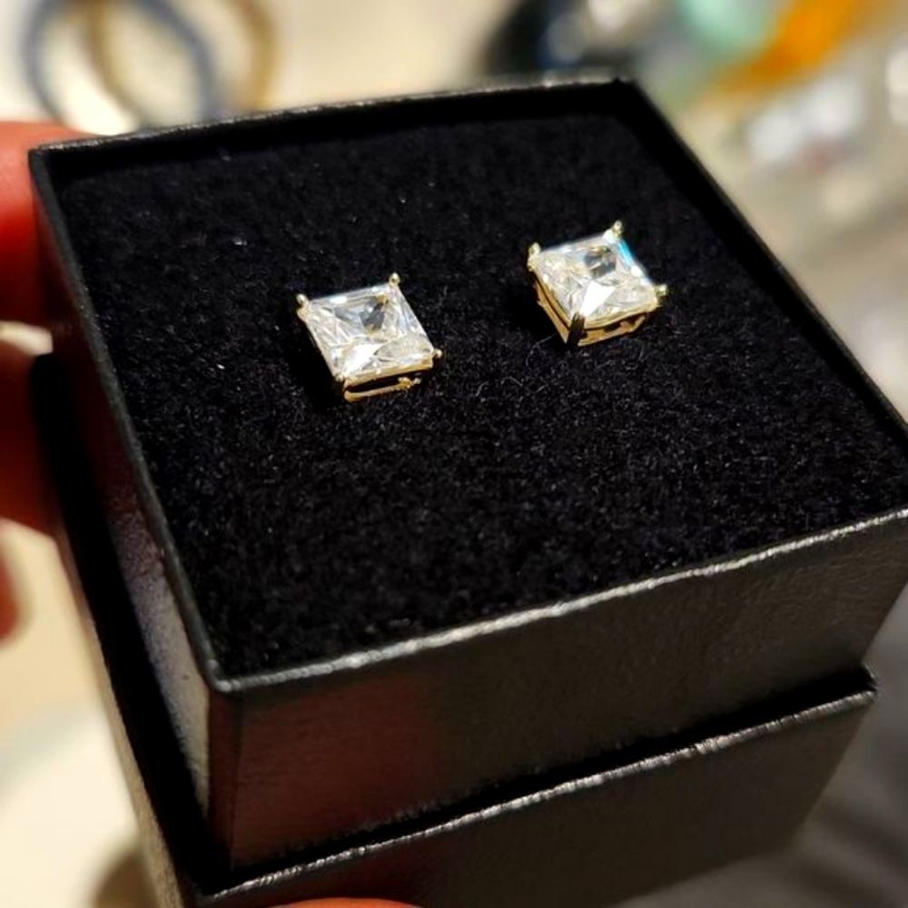 2 CT on 14k Yellow Gold Earrings
